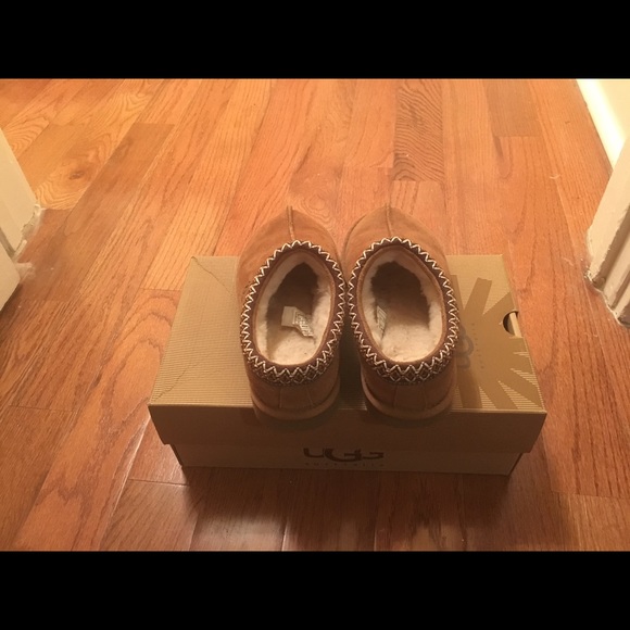 SOLD OUT SIZE 6 UGG SLIPPERS - Picture 4 of 4